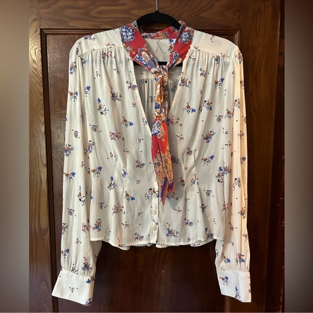 Free People Long Sleeve Floral Tie Front V Neck Blouse Size Large